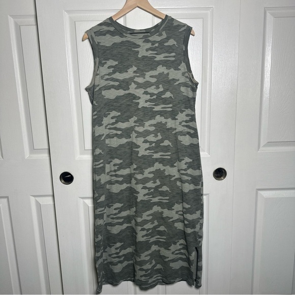 Universal Thread Casual Gray and Green Crew Neck Midi Dress - Picture 1 of 10